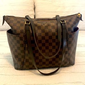REDUCED! Louis Vuitton Damier Ebene Totally MM